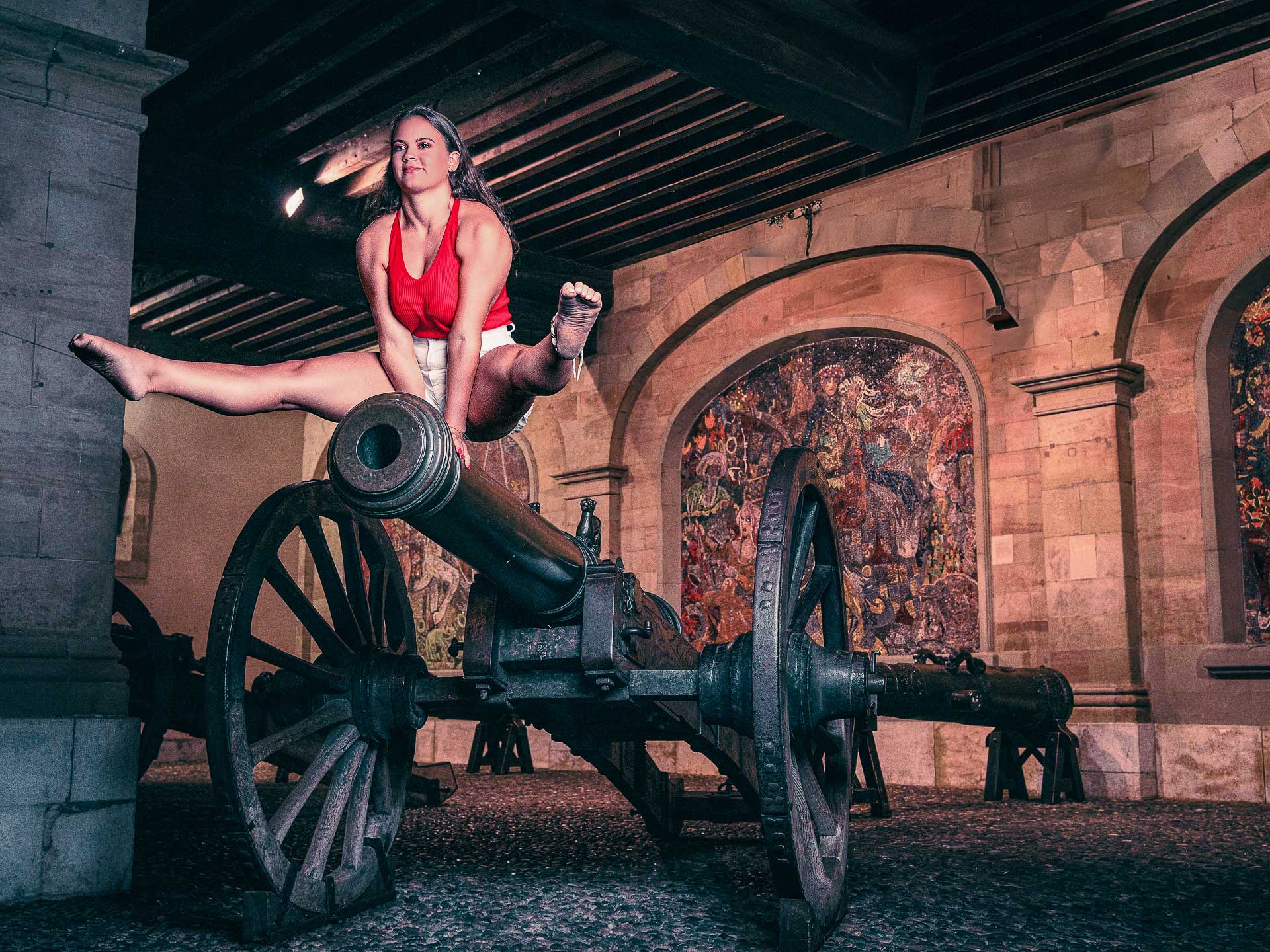 Maeva00012 Figure gymnastique d'une athlète sur les canons à Genève