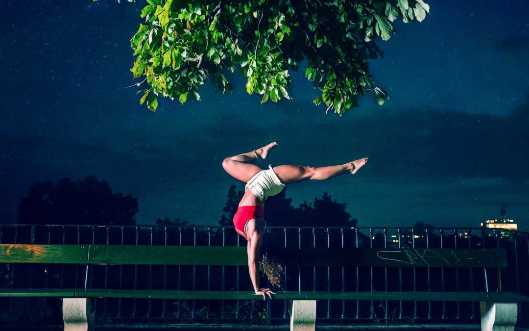 Gymnase de Genève qui fait une figure pendant la nuit