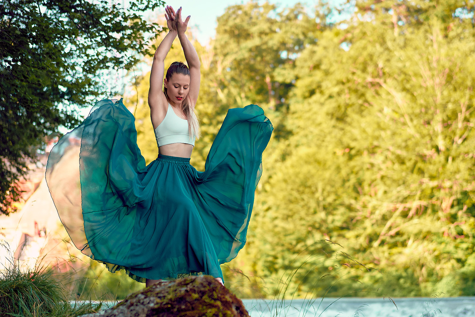Ballerine au bord de la rivière à Vessy